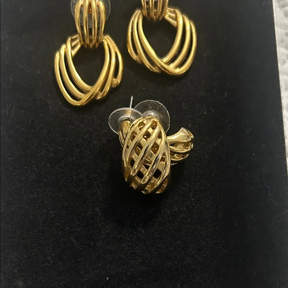 Two Pairs of Elegant Gold Earrings - Picture 3 of 4